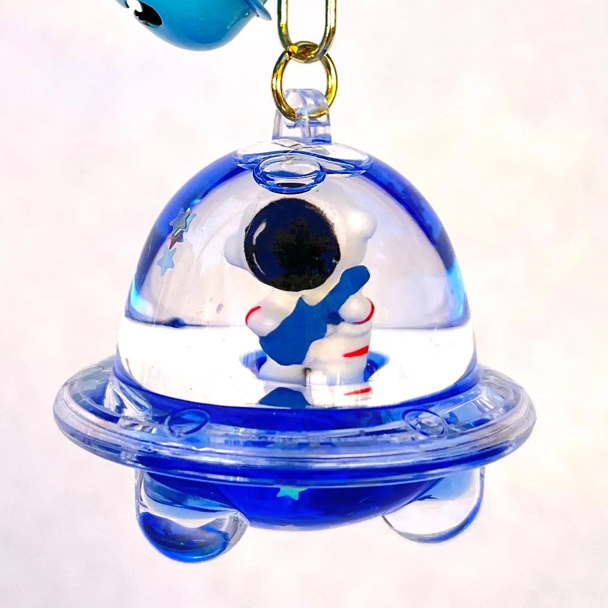12102 ASTRONAUT UFO FLOATY KEY CHARM-12